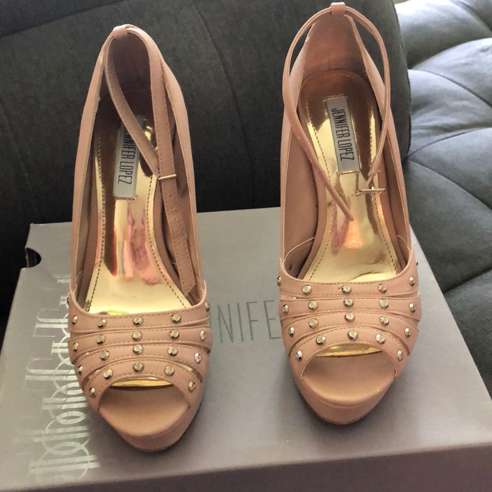 Beautiful Jennifer Lopez heels.